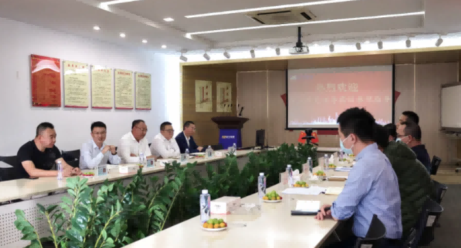 东莞市工信局与镇经发局领导莅临德扑之星参观指导